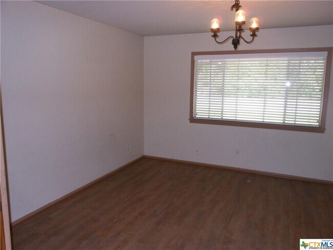 Building Photo - 849 I-35