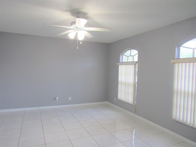 Building Photo - 107 Venetian Ln