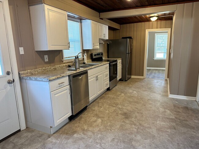 Building Photo - 2 Bedroom 1 Bath walking distance to downtown in Amazing Neighborhood