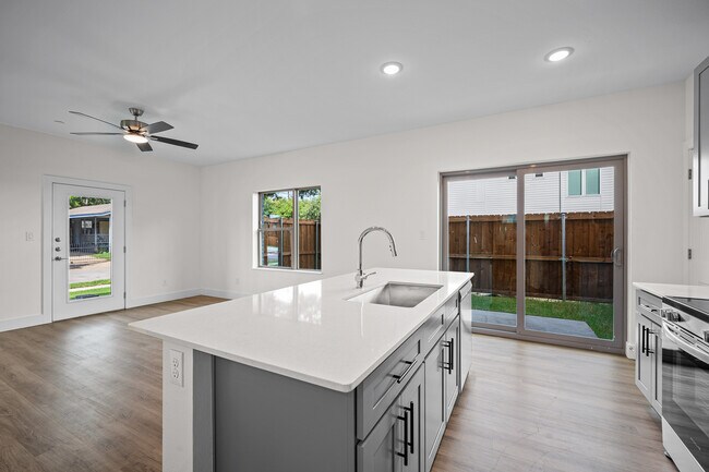 Foto del edificio - 2002 Lucille St