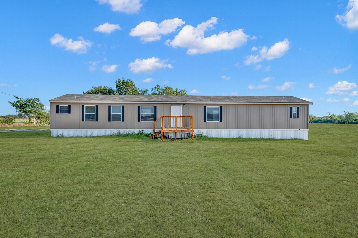 Foto principal - 15045 St Hedwig Rd