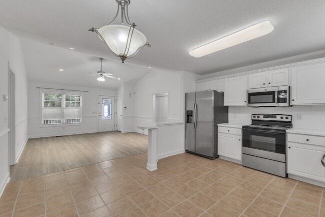 Foto del edificio - 7040 Pine Rd