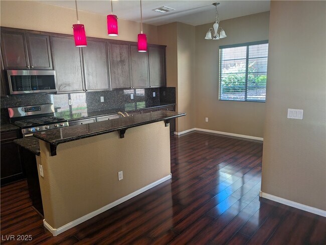 Foto del edificio - 6639 Rego Park Ct