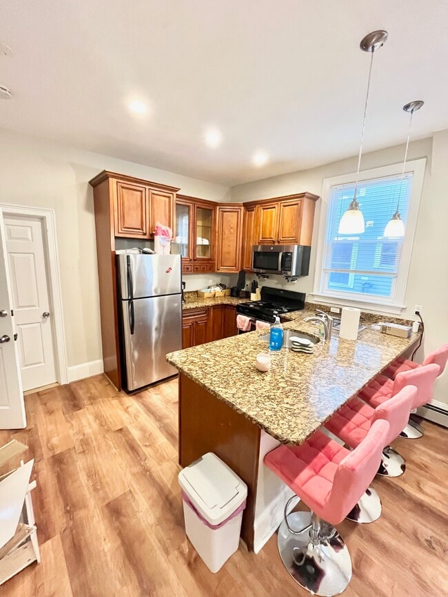 Building Photo - 719 Parker St