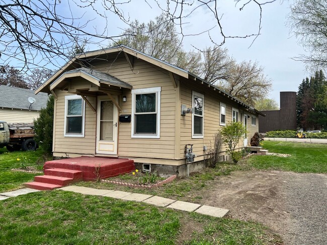 Building Photo - Charming 2 Bedroom 2 Bath Home Located Nea...