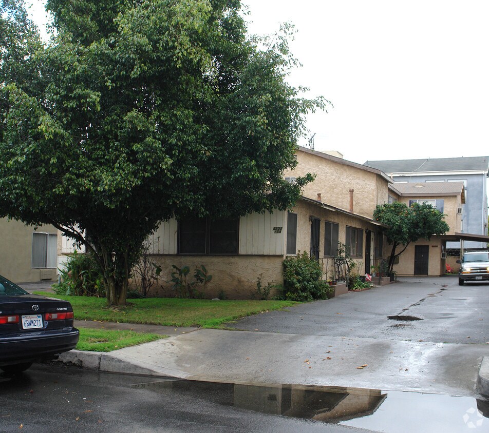 Foto del edificio - 5252-5254 1/2 Cartwright Ave