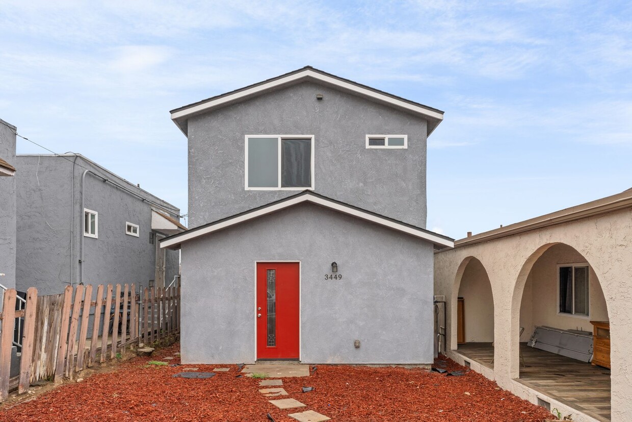 Foto principal - Stunning Remodeled 3-Bed, 3.5-Bath Home wi...