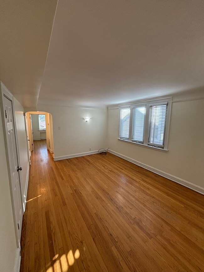 Building Photo - 5844 W 55th St