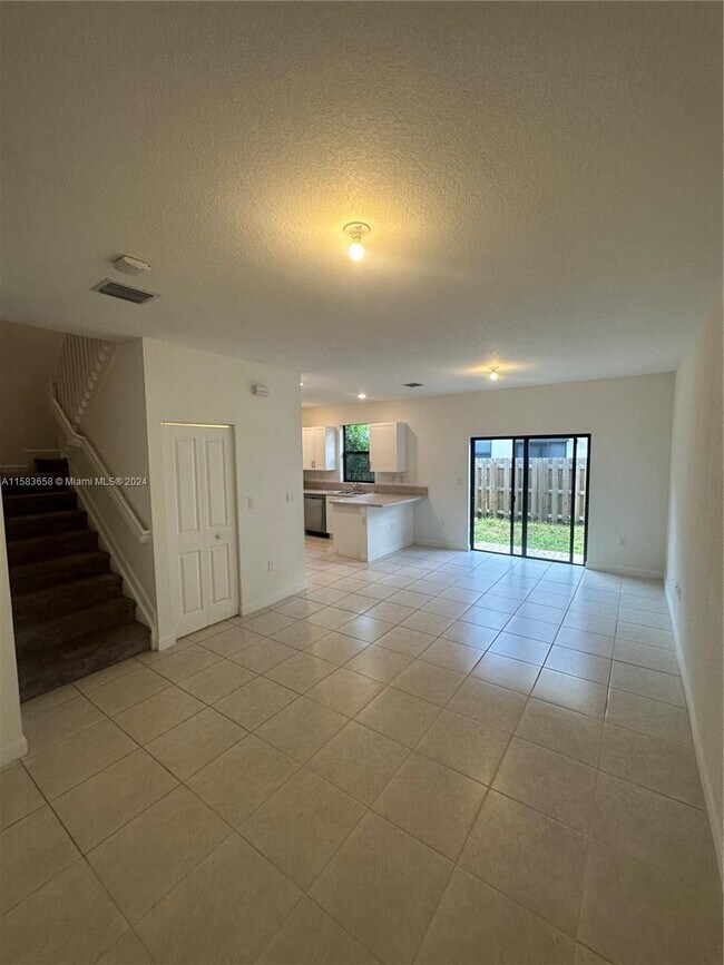 Foto del edificio - 402 NE 212th St