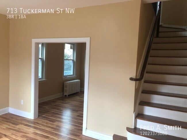 Building Photo - 3 Bedroom Townhouse In Brightwood Availabl...