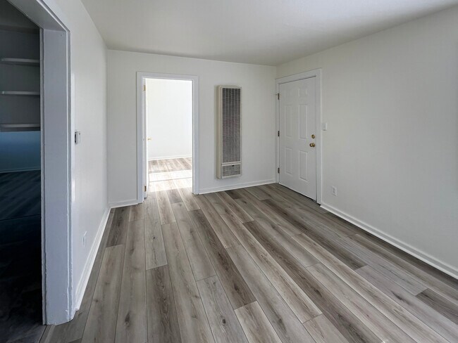 Building Photo - 1560 Samal St