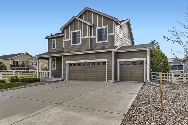 Foto del edificio - Beautiful 2 story 2,518 sq ft 4 bed 2.5 ba...