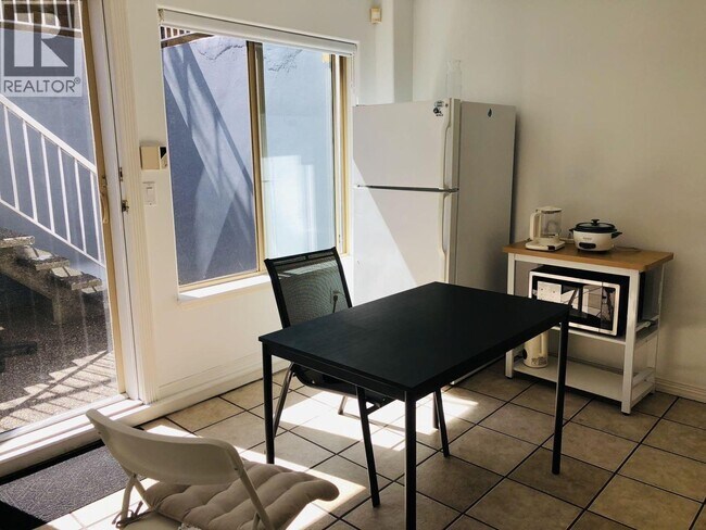Photo du bâtiment - 38XX W 10th Ave