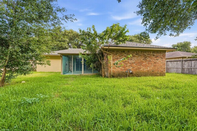 Foto del edificio - 810 Sunnybrook Ln