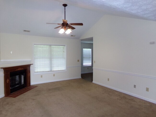 Building Photo - Just minutes from Cherry Point MCAS