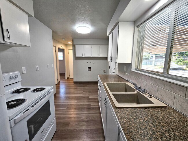 Building Photo - 17115