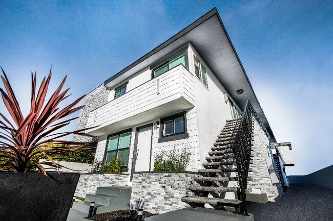 Foto del edificio - 2730 Raymond Ave