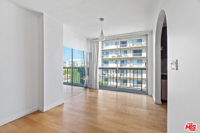 Foto del edificio - 10747 Wilshire Blvd