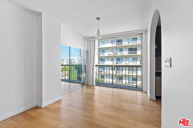 Building Photo - 10747 Wilshire Blvd