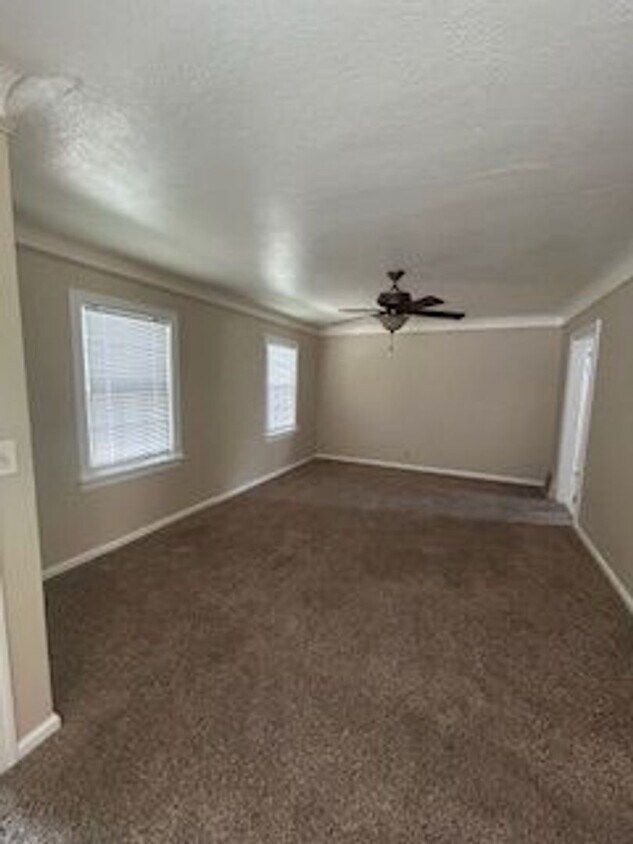 Foto del edificio - 2nd Street Triplex