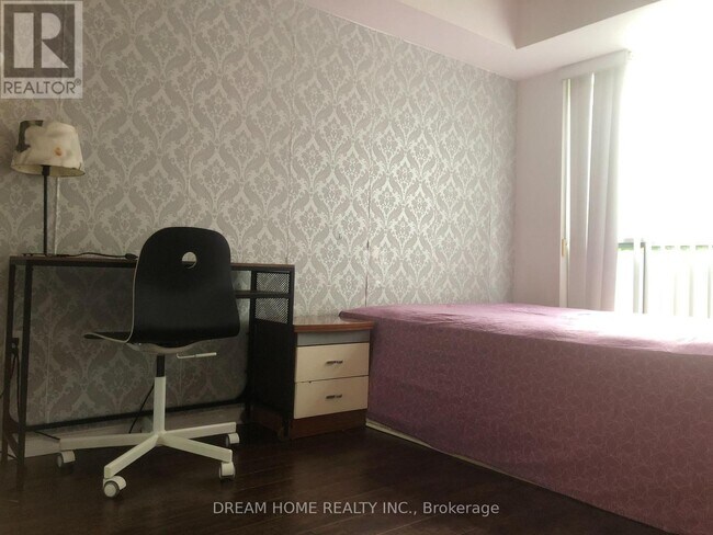 Photo du bâtiment - 8 Pemberton Ave