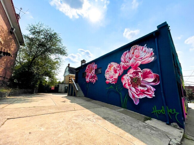 Foto del edificio - AVAILABLE AUGUST 2026 - Updated 2 Bedroom Apartment Located in the heart of a GREAT Neighborhood