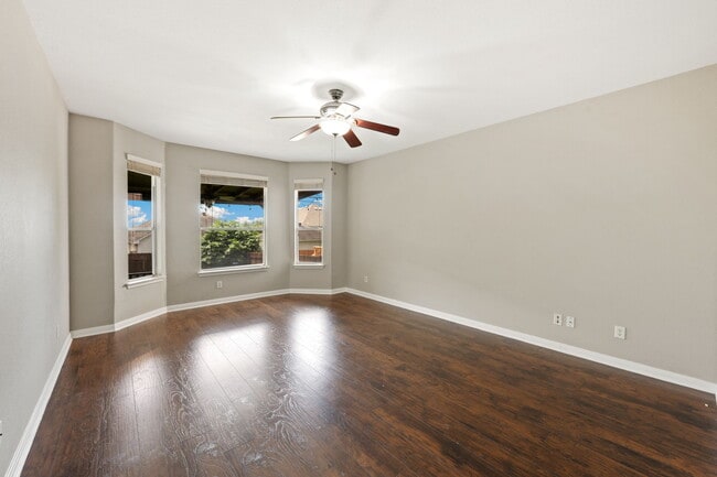 Building Photo - 606 Lorimor Ct