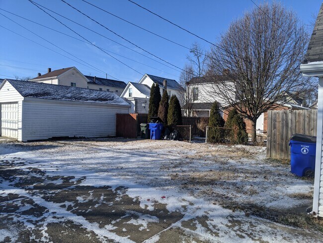 Two Spaces in Rear - 812 Cleveland Ave