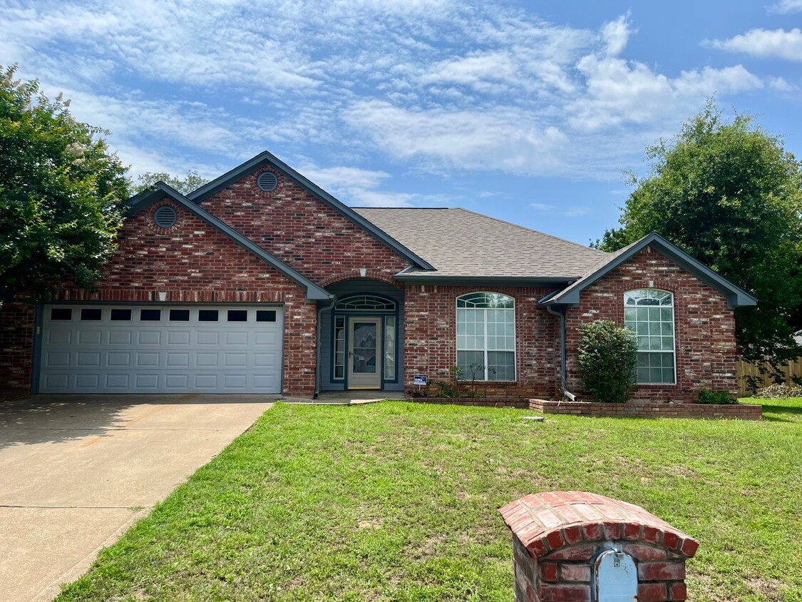 Primary Photo - 16780 Terrebone Dr.