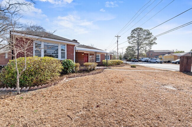 Building Photo - 409 Wilkes Rd