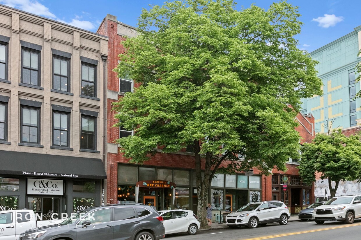 Primary Photo - Stunning Loft with Roof Deck in the Heart ...