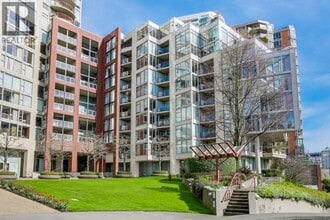 Building Photo - 1000 Beach Ave