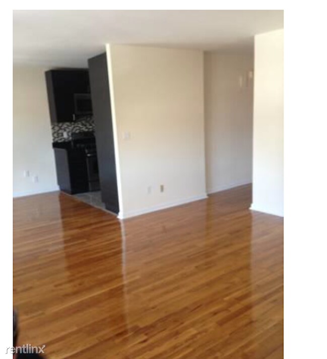 Foto del edificio - 2 br, 1 bath Apartment - 3117 28th Ave