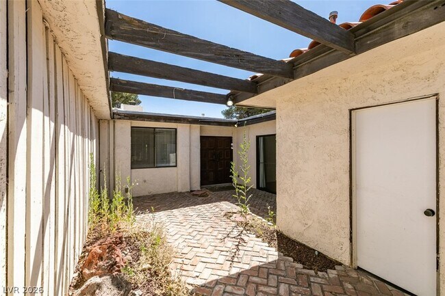 Foto del edificio - 3452 Pino Cir