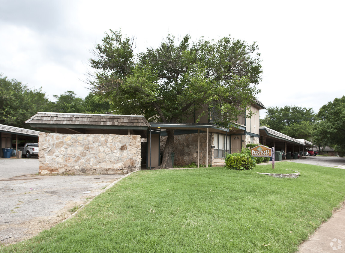 Building Photo - Brentwood Townhouses