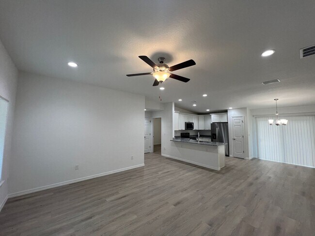 Foto del edificio - 44 Fisher Way Dr