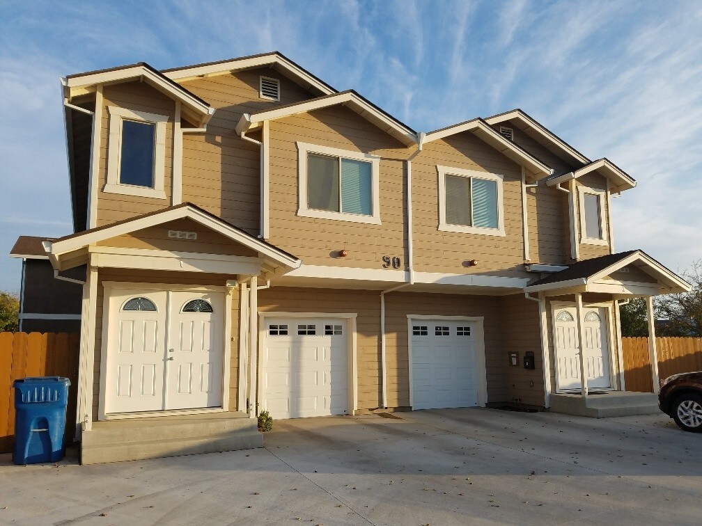 90 N 1st St, Los Banos, CA 93635 Condo for Rent in Los Banos, CA