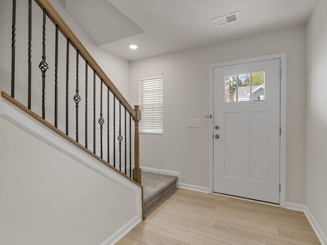 Foto del edificio - Modern 5BR Home with Quartz Kitchen & Open...
