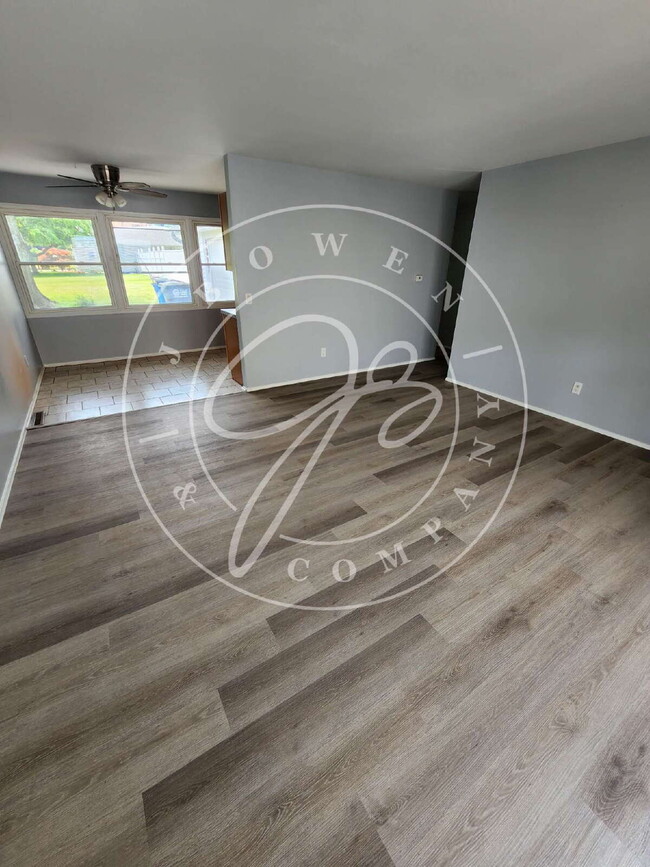 Building Photo - Charming 3-Bedroom Home in Toledo walking ...