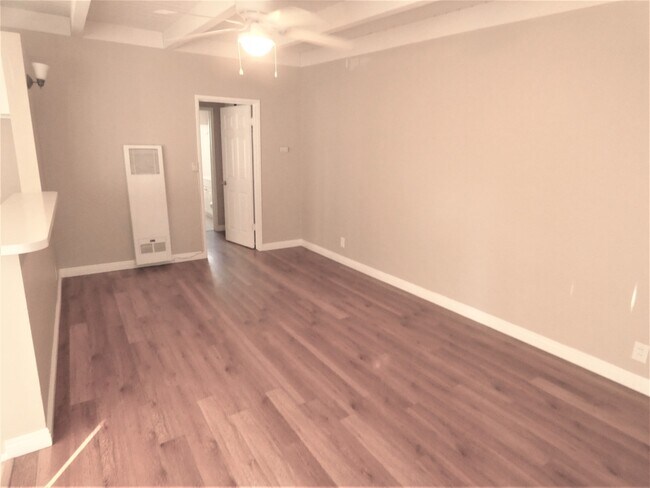 Building Photo - 3221 E Wilton St