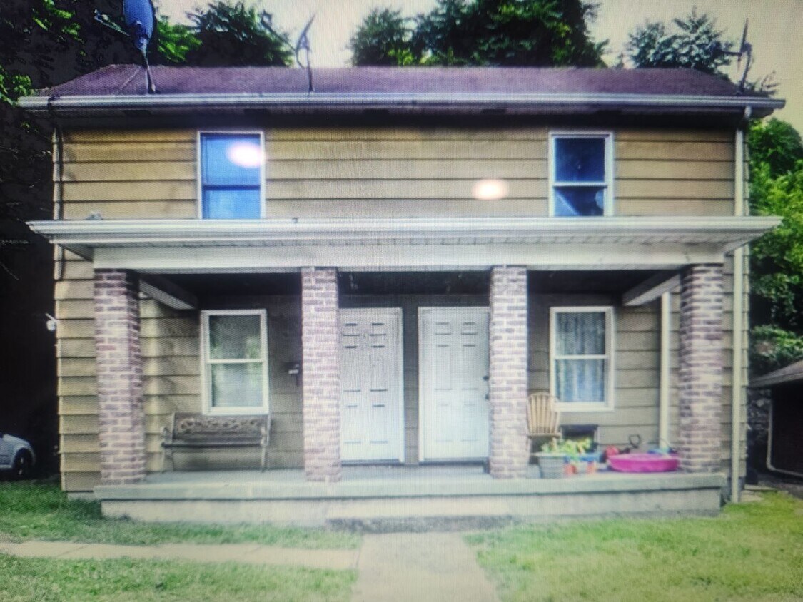 168 Center Ave Unit 2, Elizabeth, PA 15037 Room for Rent in Elizabeth