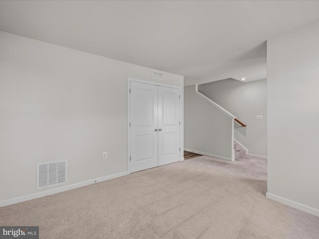 Building Photo - 179 Presidents Pointe Ave