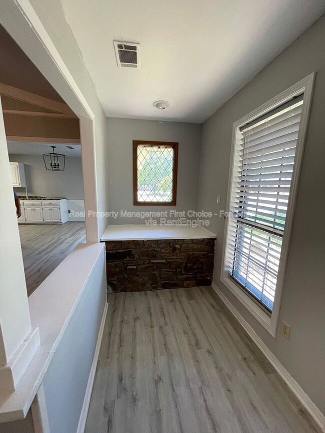 Foto del edificio - 8801 Meandering Way