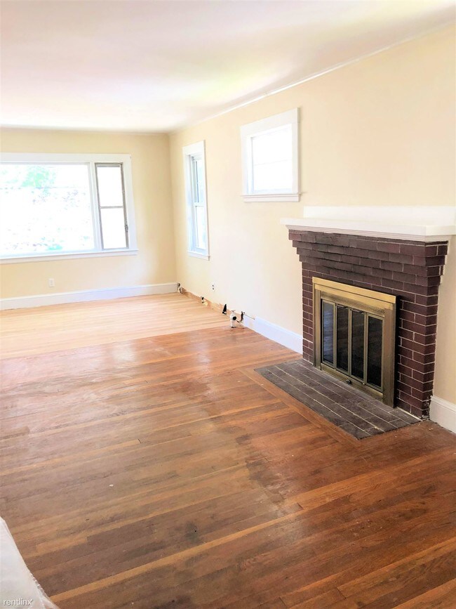 Building Photo - 147 Pine St