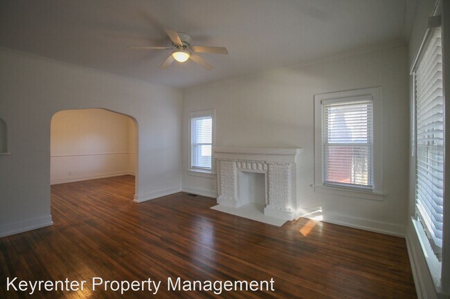 Building Photo - 2 br, 1 bath House - 2251 E 10th St