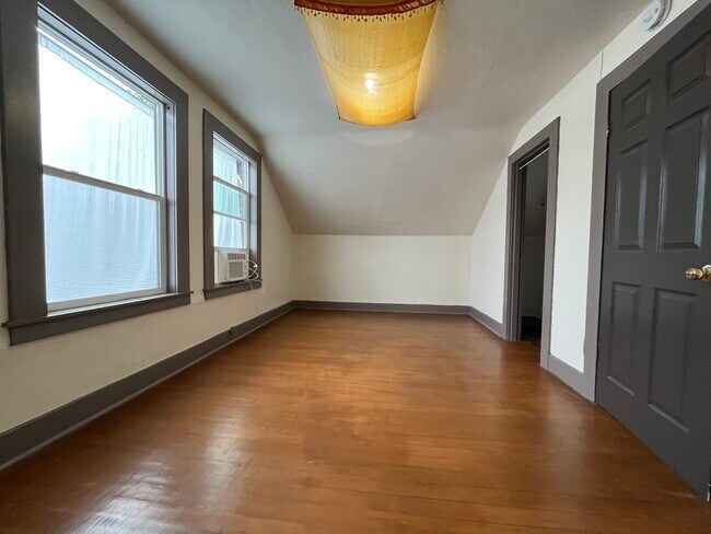 Foto del edificio - 4536 NE Garfield Ave