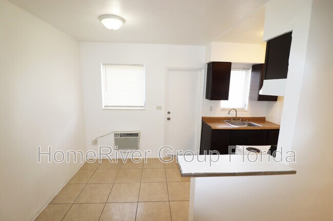 Foto del edificio - 1280 NE 139th St