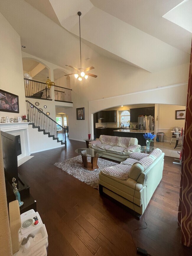 Building Photo - 509 Cavanal Hill Dr