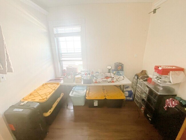 Foto del edificio - No Brokers Fee, Steps from the T Stop, Eat...