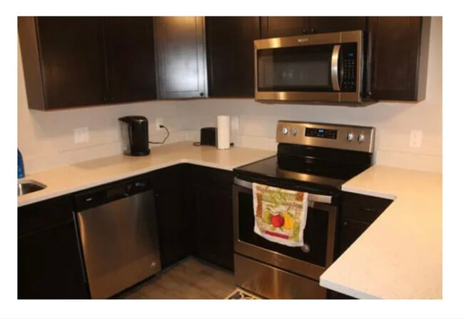 Foto del edificio - 84 Curtice St E